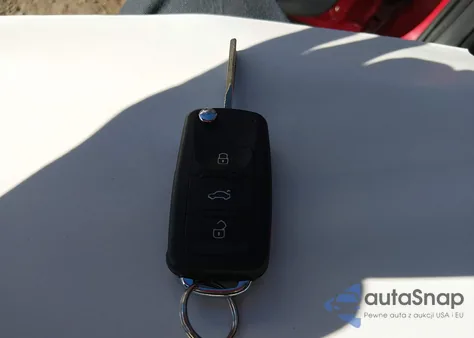 2013 Volkswagen Beetle 2.5L Entry из США, поврежденный, VIN 3VWFP7AT8DM660472